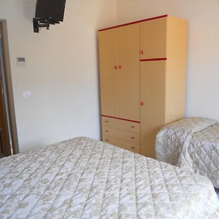 Отель Blurelda 3*